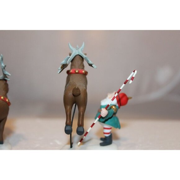 Dept 56 North Pole Village - Reindeer Training Camp soi2023 - Picture 8 of 9